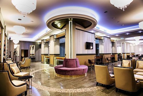 4* Grand Hotel Glorius Makó, elegáns lobby váró a Wellness Hotelben