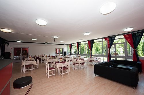 Sala śniadaniowa w Hotelu Napfény w Balatonlelle 
