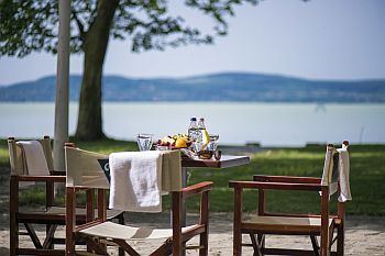 Familia Hotel Balatonboglár, olcsó szállás a Balatonnál, közvetlenül a vízparton