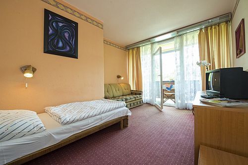 Hotel Familia din Balatonboglar, camera cu reducere și cu demipensiune la Balaton