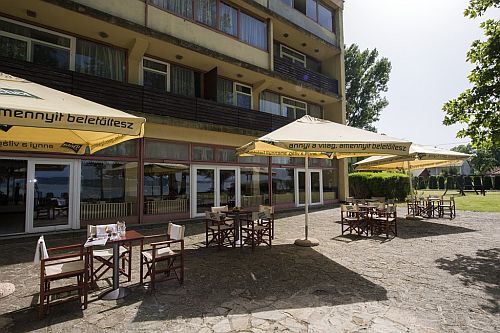 Hotel Familia din Balatonboglar, direct pe plaja la Balaton cu prețuri la reducere