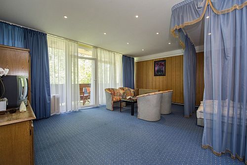 Goedkope hotelkamer in het Hotel Familia in Balatonboglár, dichtbij aan de oever van het Balatonmeer 