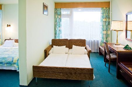 Camera familiare per 2 adulti e 2 bambini all'Hotel Szieszta a Sopron