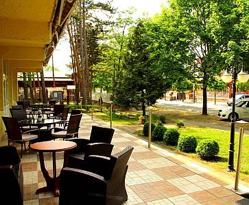 Kawiarnia w Hotelu Nostra w Siófok, 100 metrów od Balatonu