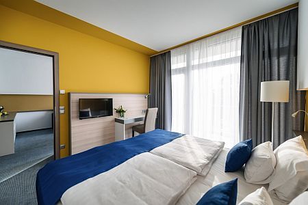 Hotel Yacht Wellness Шиофок 4* гостиничный номер с панорамным видом