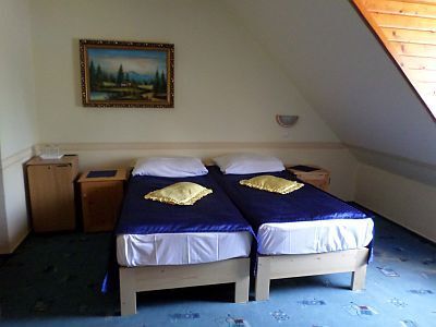 ホテルフーズファとレジャーパークポロスロー（Hotel Fűzfa és Pihenőpark Poroszló）・ポロスローでの安い客室、ティサ湖の近くに