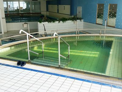 Aqua Hotel Kistelek – Basen z wodą leczniczą w pobliżu Ópusztaszer