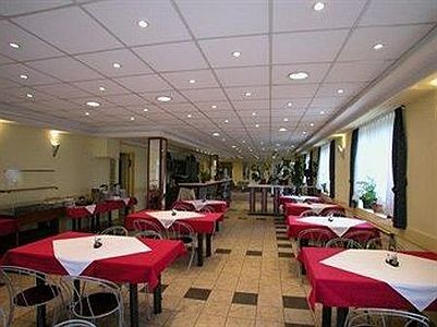 Restaurant Hotel Luna în cartierul 11, la Albertfalva