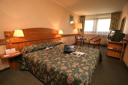 Elegante tweepersoonskamer in het Hotel Mercure Buda