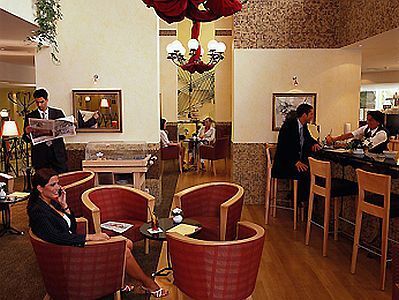 Hotel Mercure Buda - メルキュ-ル　ブダ　ホテルのカフェ。ブダペスト南駅の近くにあり、1区にございます。