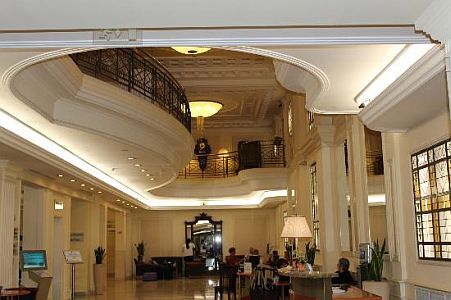 Novotel Hotel Centrum Budapest - фойе элегантного отеля в центре города - по акционным ценам