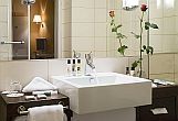 Hotel Mercure Korona vlakbij de Vaci straat in het hartje van Boedapest - mooie en exclusieve badkamer