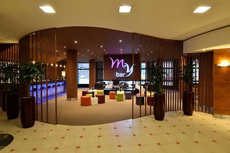 Фойе элегантного отеля Hotel Mercure Budapest Korona в центре города Будапешт