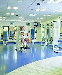 Fitnessruimte in het viersterren Danubius Health Spa Resort Helia in Boedapest - persoonlijk samengestelde fitnesstraining