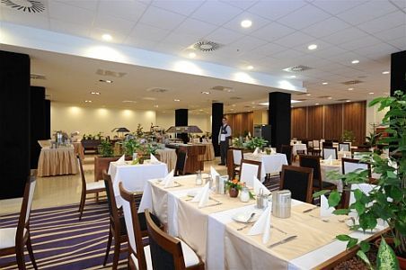 Goedkope hotels in Szeged - elegant, sfeervol restaurant in het thermaalhotel Forras - Hunguest hotels in Hongarije