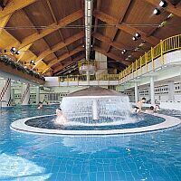 Różne baseny w Hotelu Termalnym Freya w Zalakarosie