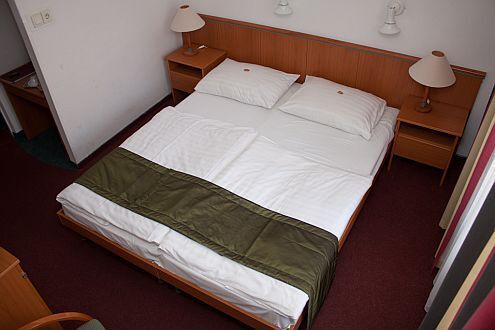 Отель Hotel Griff Budapest - номер с двухспальной кроватью