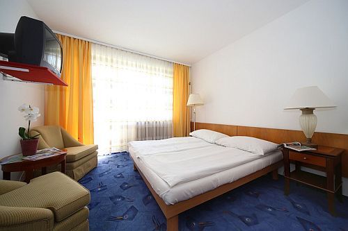 Tanie noclegi nad Balatonem w 2 i 3 gwiazdkowych hotelach Hotel Club Aliga