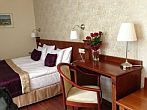 Hotel Gold Wine & Dine -　ホテル　ゴ－ルド　ブダでは格安のお部屋をご用意しております。エルジ-ベット橋の近くのヘジアイヤ通りにございます。