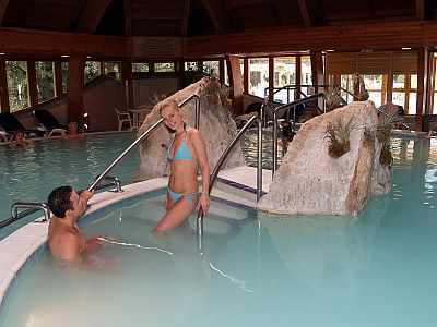 Бассейн с термальной водой в отеле Health Spa Resort Heviz 