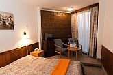 Helikon Hotel in Keszthely mit Halbpension und Wellnessdienstleistungen