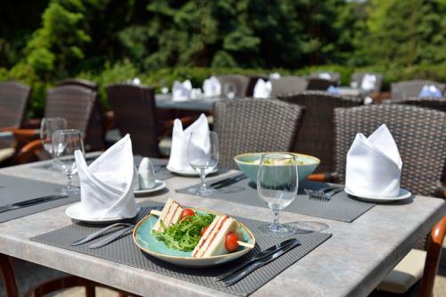 La terrasse de L'hôtel Thermal Wellness Resort Spa á Sárvár en Hongrie